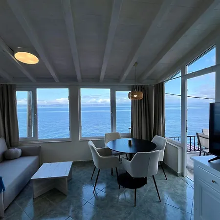 펜션 Dionis Lovely Beachfront House In Prigradica, Korcula Island *