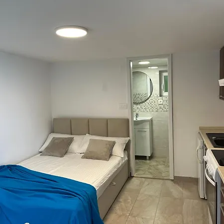 펜션 Dionis Lovely Beachfront House In Prigradica, Korcula Island Blato (Korcula)