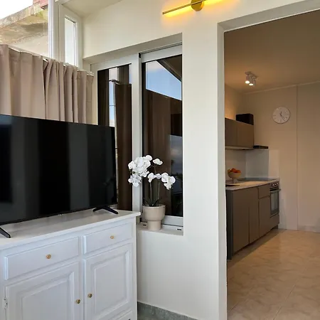 Dionis Lovely Beachfront House In Prigradica, Korcula Island Casa de Férias *