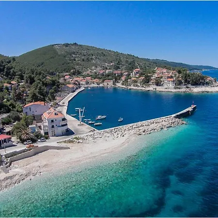 Casa de Férias Dionis Lovely Beachfront House In Prigradica, Korcula Island *