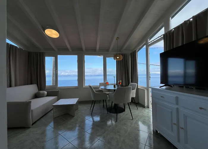 Dionis Lovely Beachfront House In Prigradica, Korcula Island 度假居 *