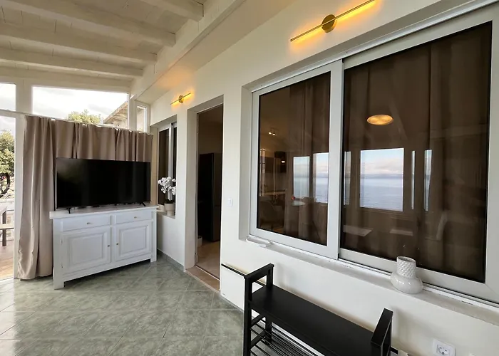 Dionis Lovely Beachfront House In Prigradica, Korcula Island *